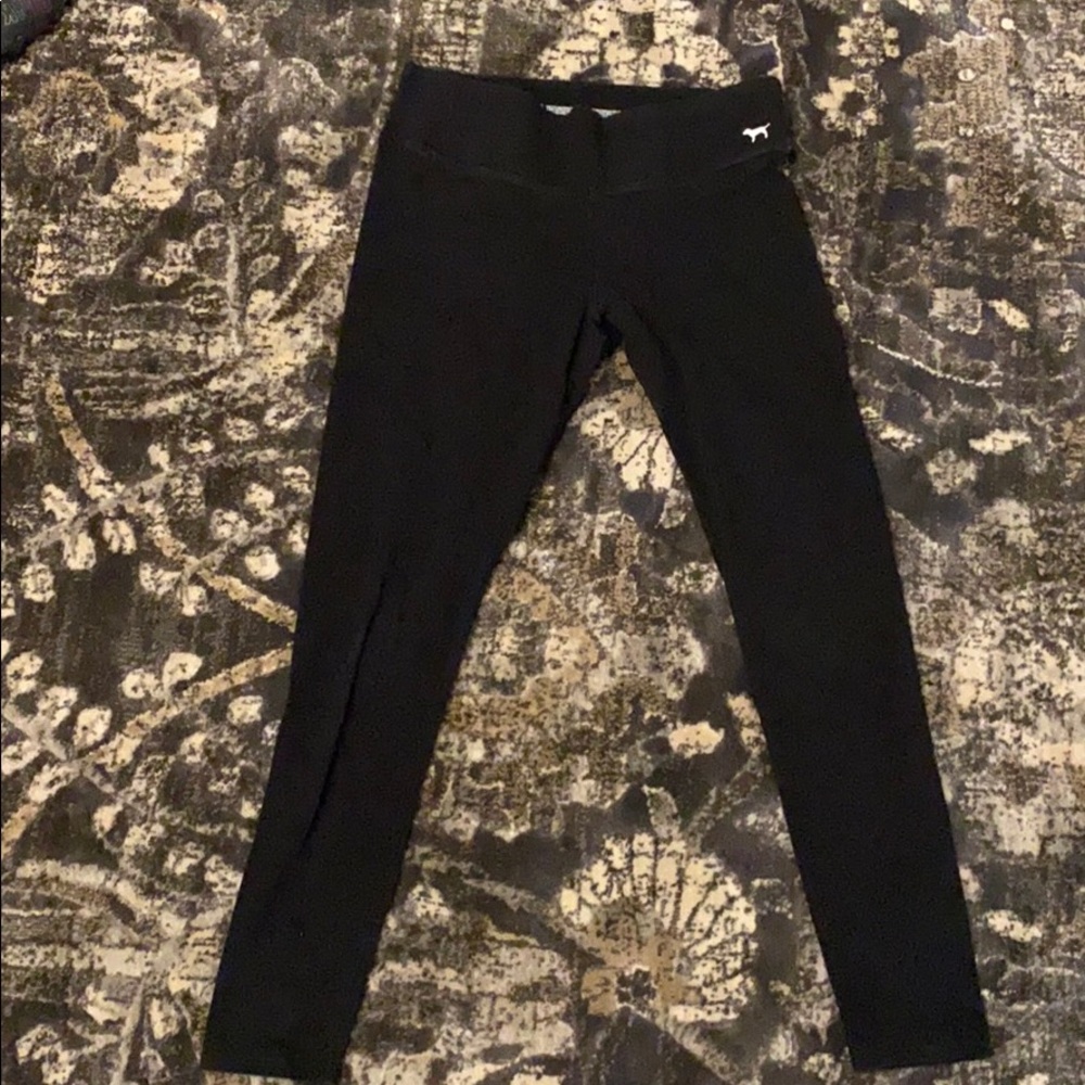 Black yoga pants